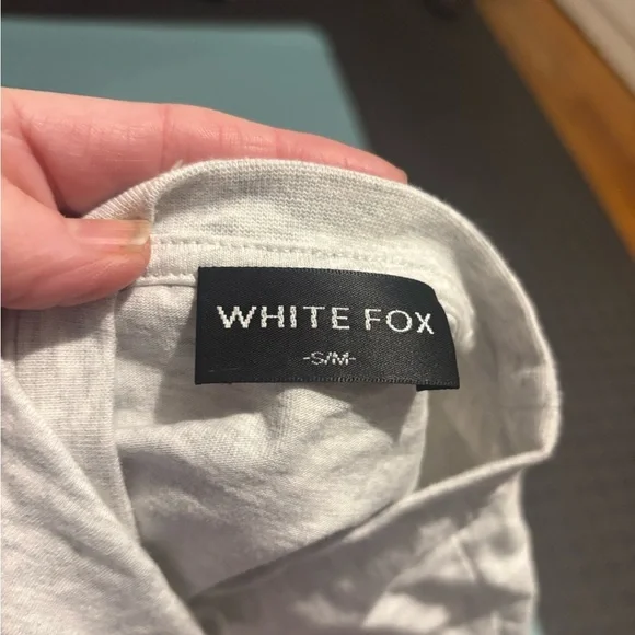 White Fox Boutique Gray Tee with Green Print size small - Picture 3 of 3